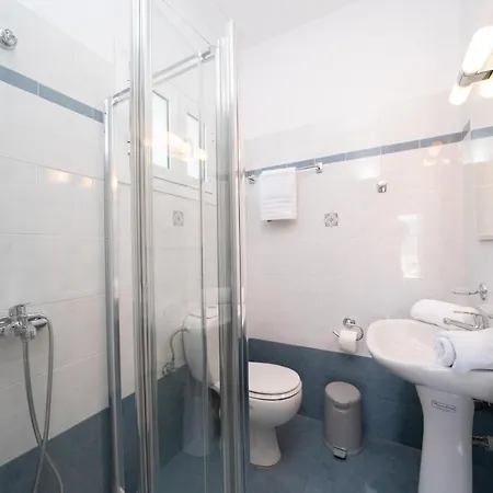 דירה Pavlatos & *